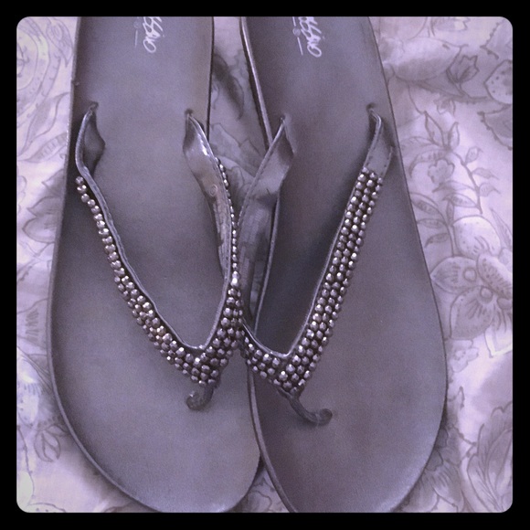 Cute Silver Sandals - Picture 1 of 3